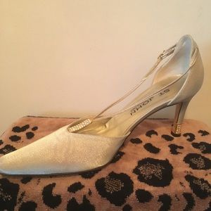 💯 Authentic St John Gold fabric pump